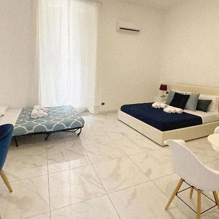Bed and Breakfast Domus Luigi Leone 2 Neapel Exterior foto